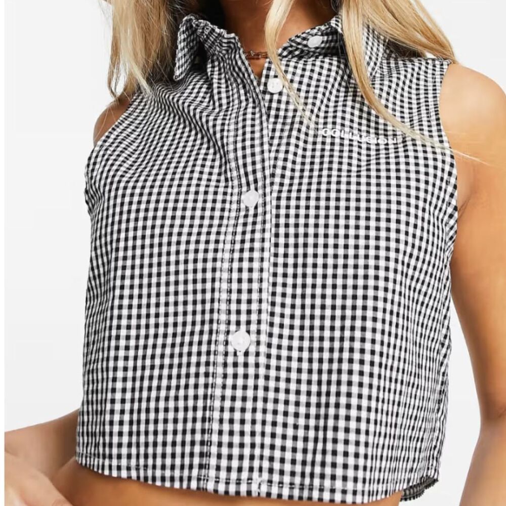Sleeveless Button Up Crop shirt in black and white